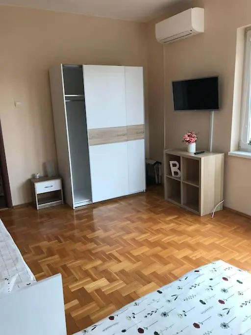 Star Ray Apartment Warna 0*,