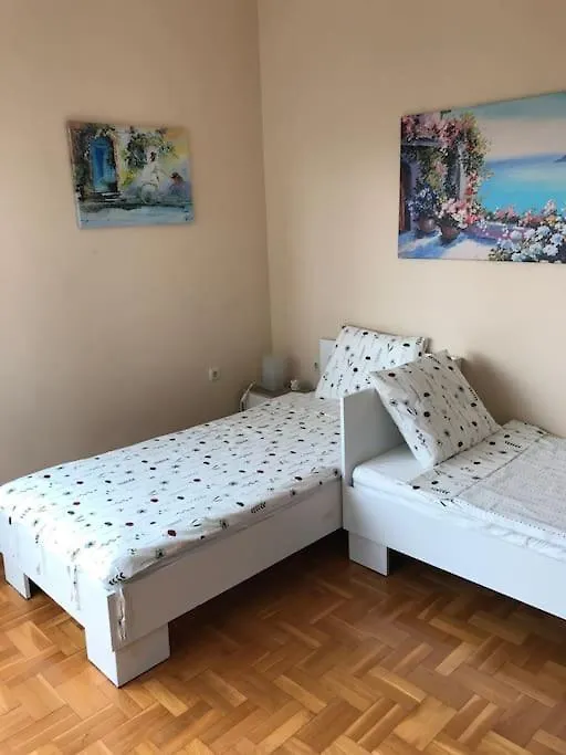 Star Ray Apartment Warna